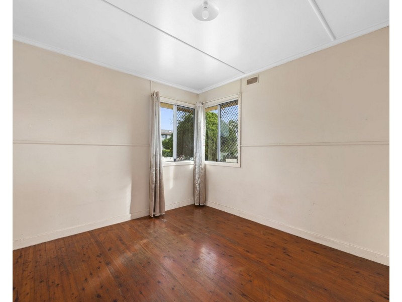 8 Hampton Street, Newtown QLD 4350