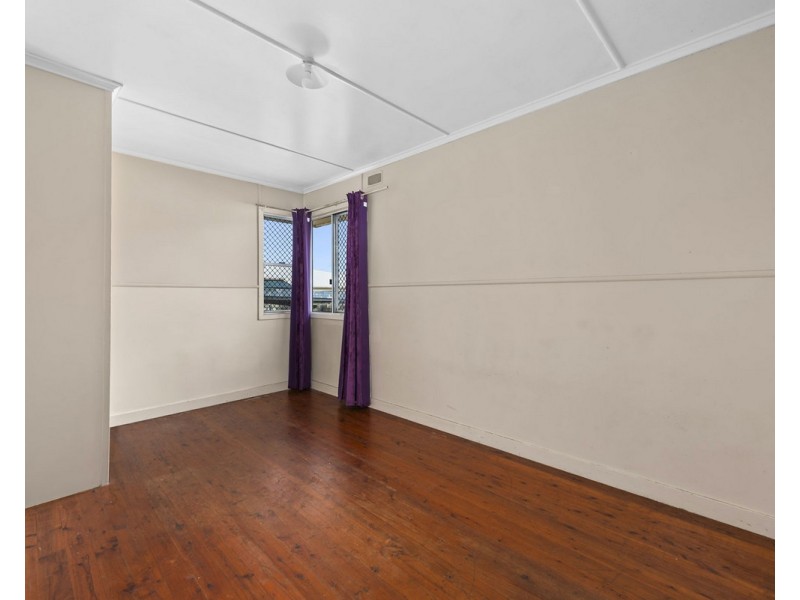 8 Hampton Street, Newtown QLD 4350