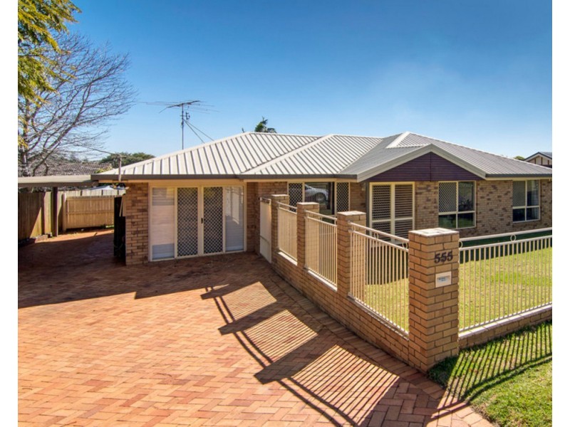 555 Hume Street, Kearneys Spring QLD 4350