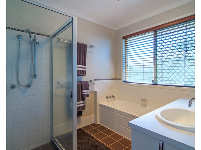555 Hume Street, Kearneys Spring QLD 4350