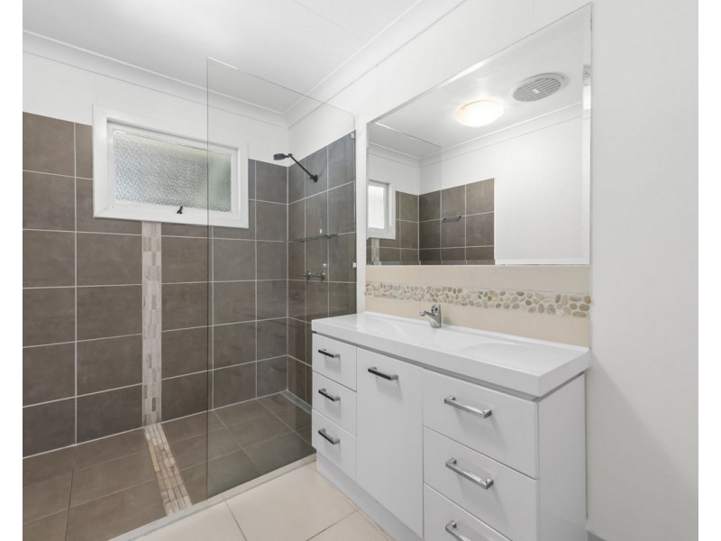 21 Berghofer Street, Rockville QLD 4350