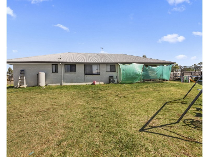 13 Weebah Place, Cambooya QLD 4358