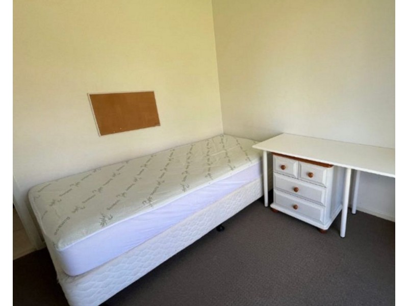 Room 1/7 Fielding Road, College View QLD 4343