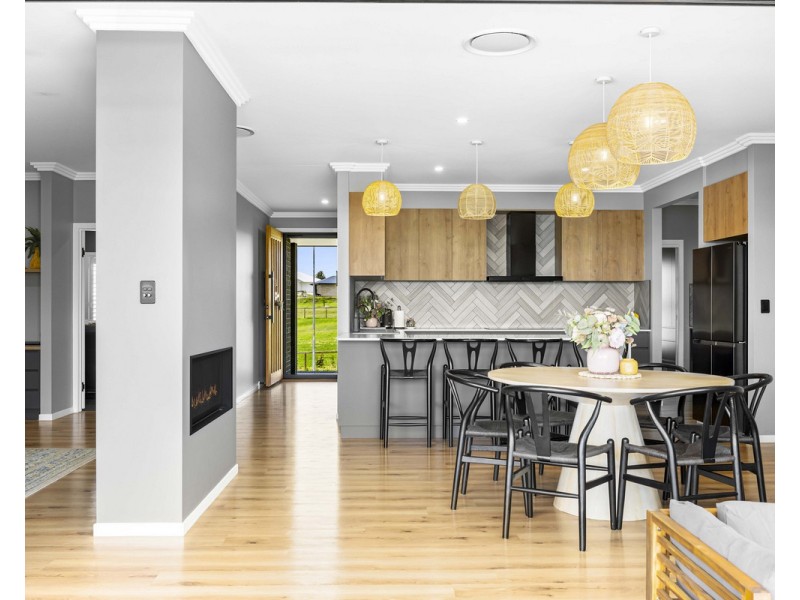 2 Drazen Place, Meringandan West QLD 4352