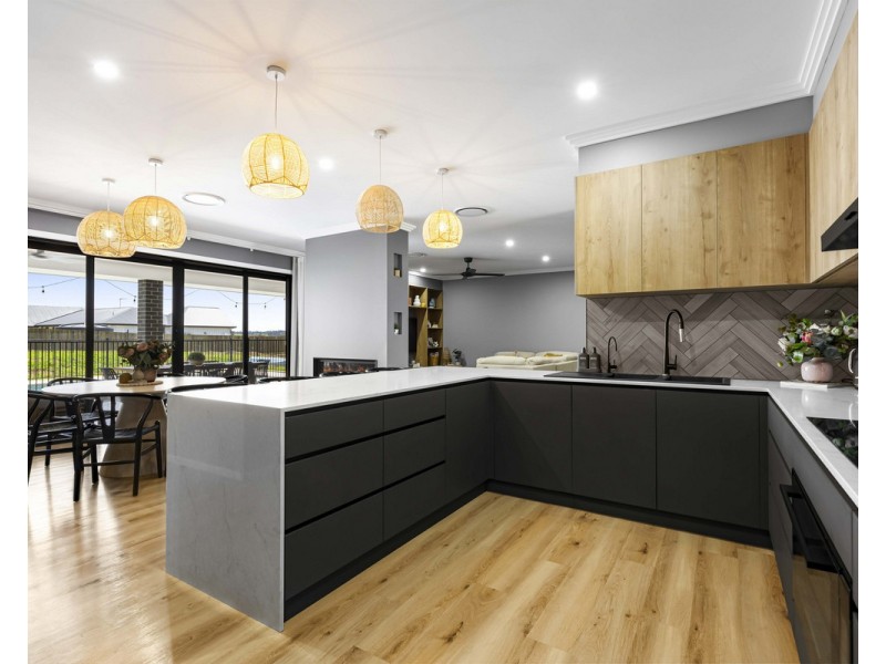 2 Drazen Place, Meringandan West QLD 4352