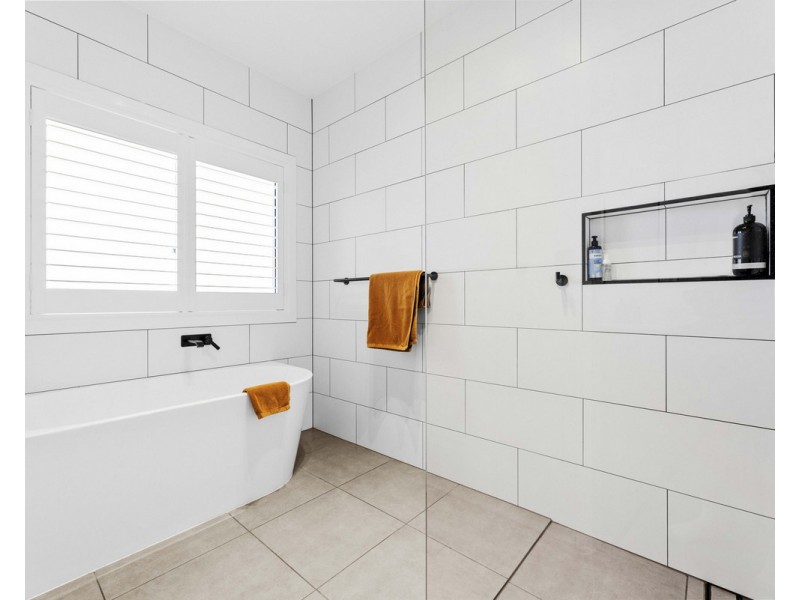 2 Drazen Place, Meringandan West QLD 4352