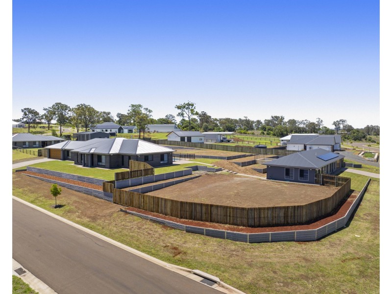2 Drazen Place, Meringandan West QLD 4352