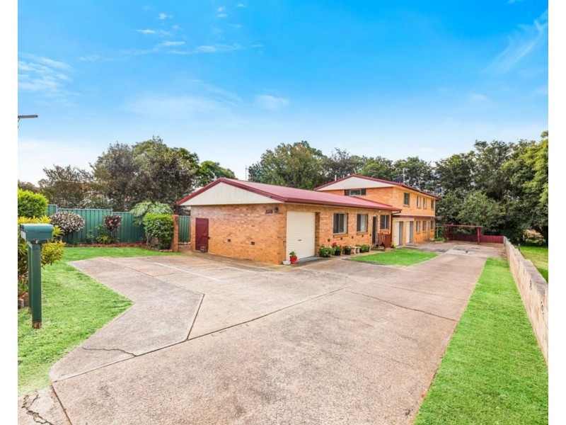 2/277A James Street, Newtown QLD 4350