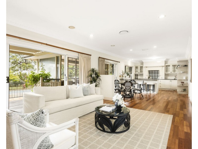 9 Montclair Close, Middle Ridge QLD 4350