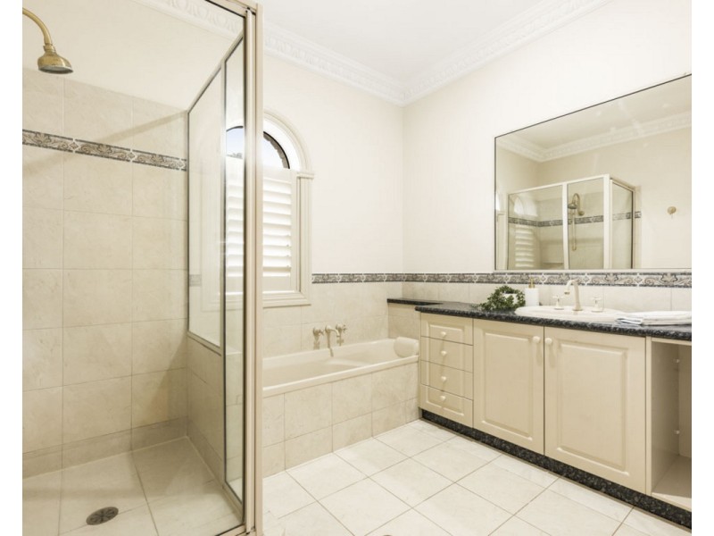 9 Montclair Close, Middle Ridge QLD 4350