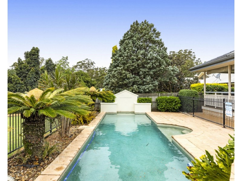 9 Montclair Close, Middle Ridge QLD 4350