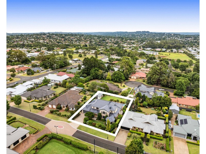 9 Montclair Close, Middle Ridge QLD 4350