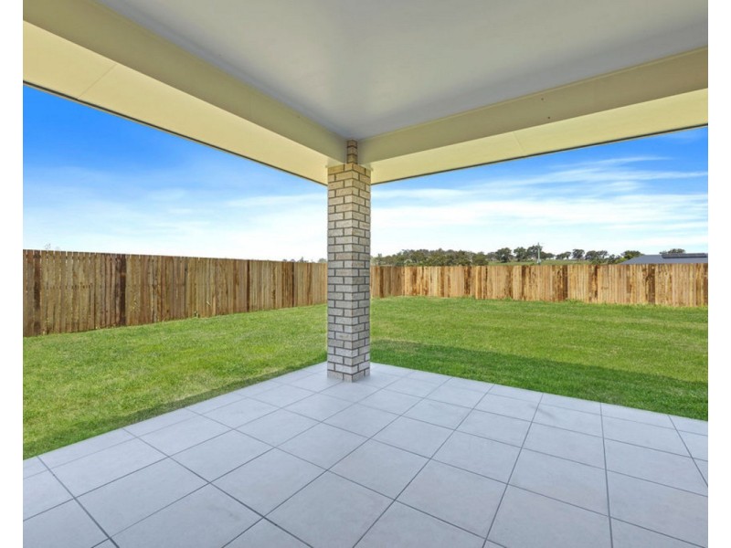 23 Bradley Street, Meringandan West QLD 4352