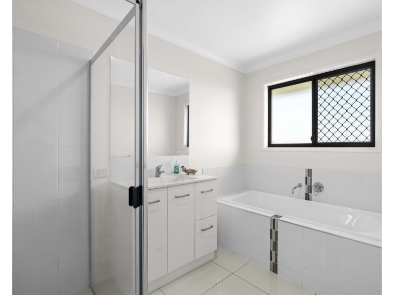 27 Magpie Drive, Cambooya QLD 4358