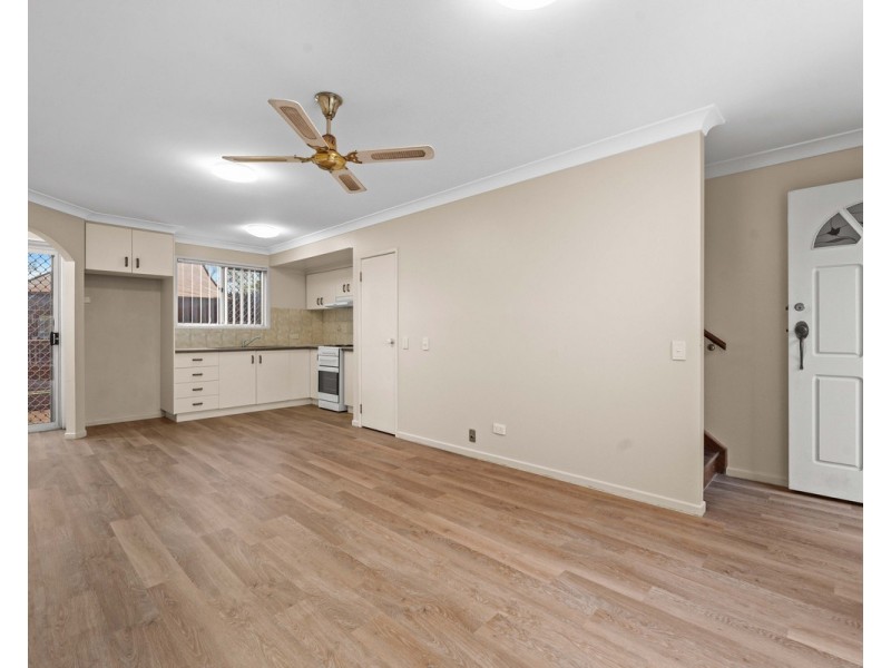 2/33 Helen Street, Newtown QLD 4350