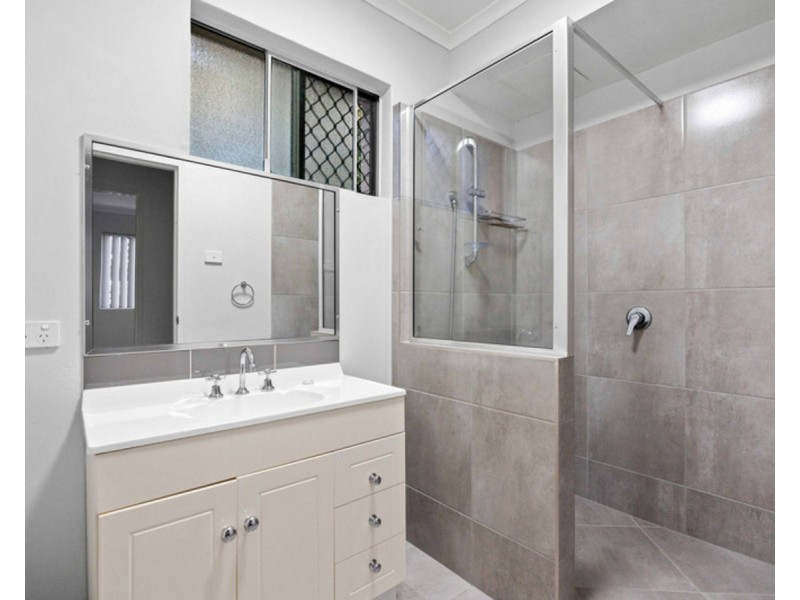 1/277a James Street, Newtown QLD 4350