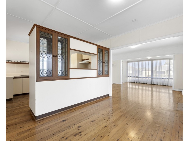 11 Rosina Street, Newtown QLD 4350