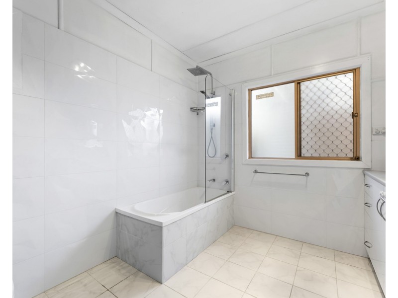 11 Rosina Street, Newtown QLD 4350