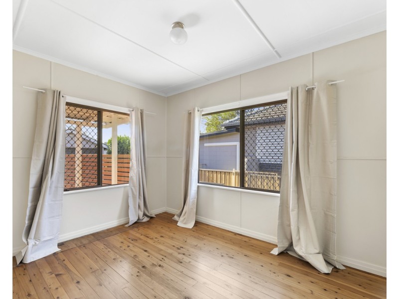 11 Rosina Street, Newtown QLD 4350