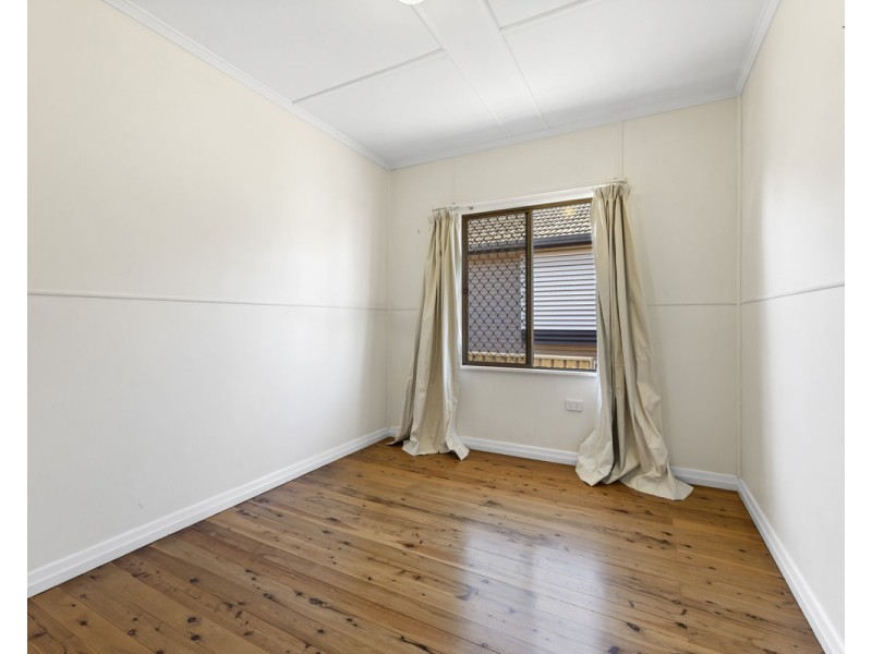 11 Rosina Street, Newtown QLD 4350