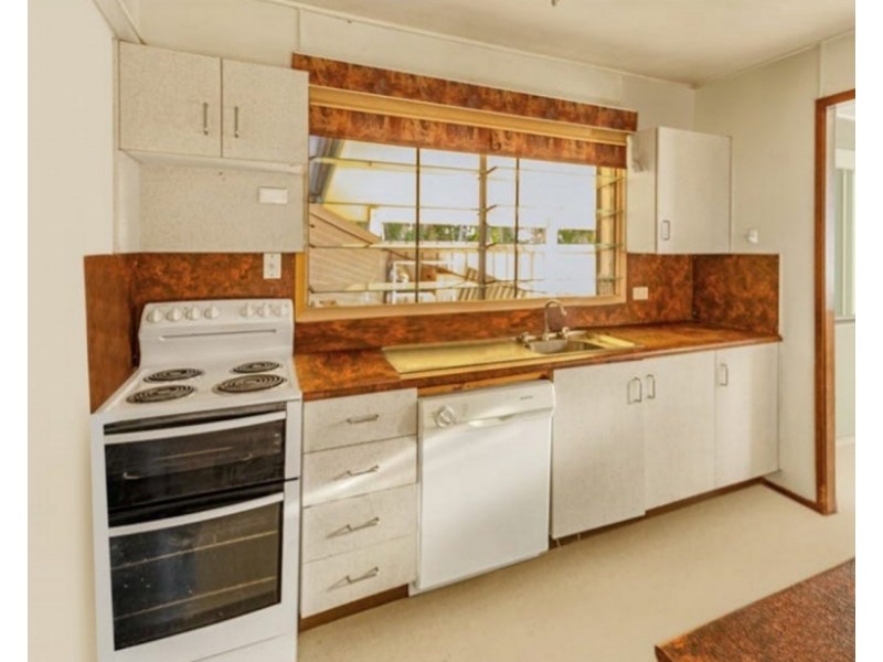 16 McArthur Street, Moura QLD 4718