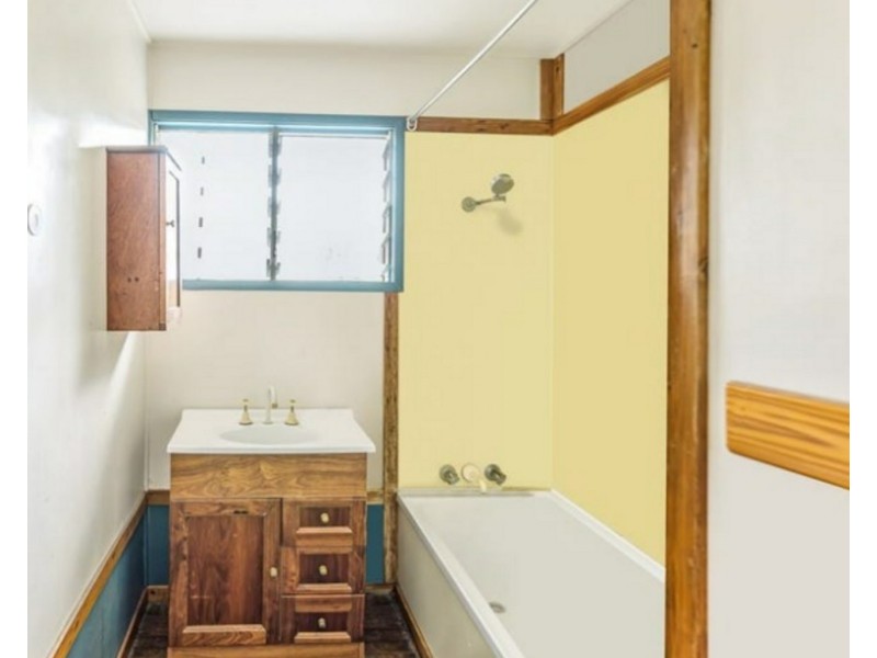 16 McArthur Street, Moura QLD 4718