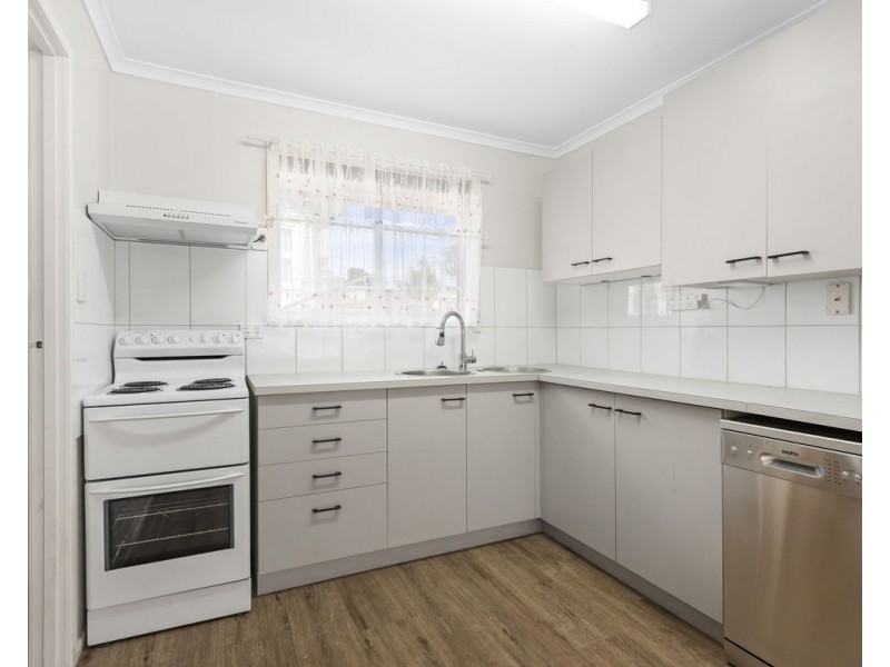 2/373 Tor Street, Newtown QLD 4350