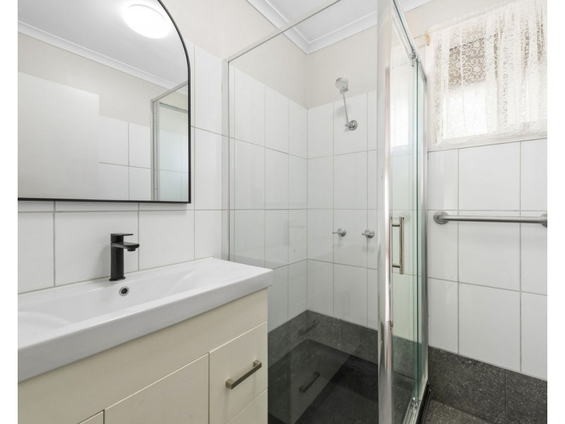 2/373 Tor Street, Newtown QLD 4350