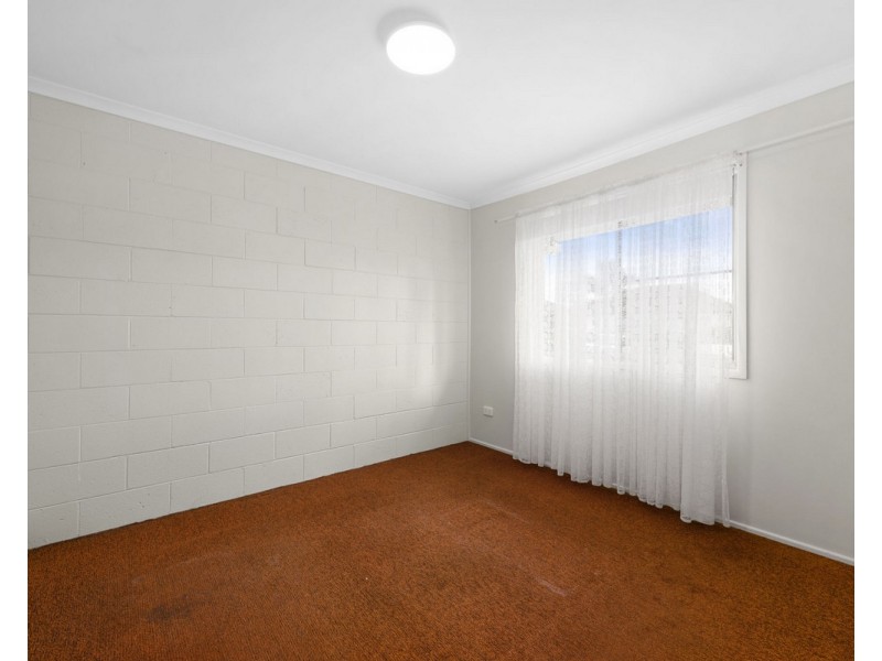 2/373 Tor Street, Newtown QLD 4350