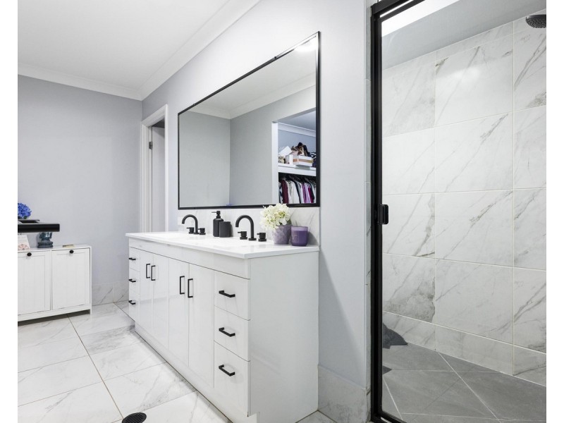 15 Colonial Drive, Gowrie Junction QLD 4352