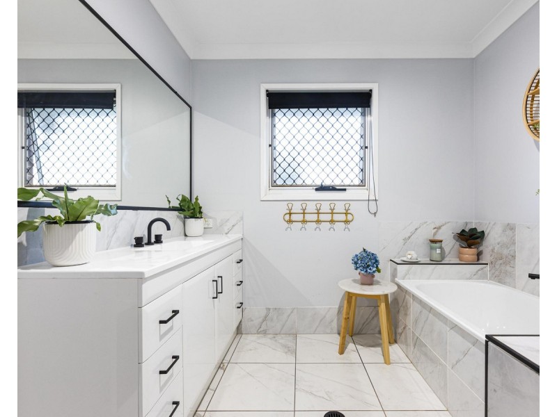 15 Colonial Drive, Gowrie Junction QLD 4352