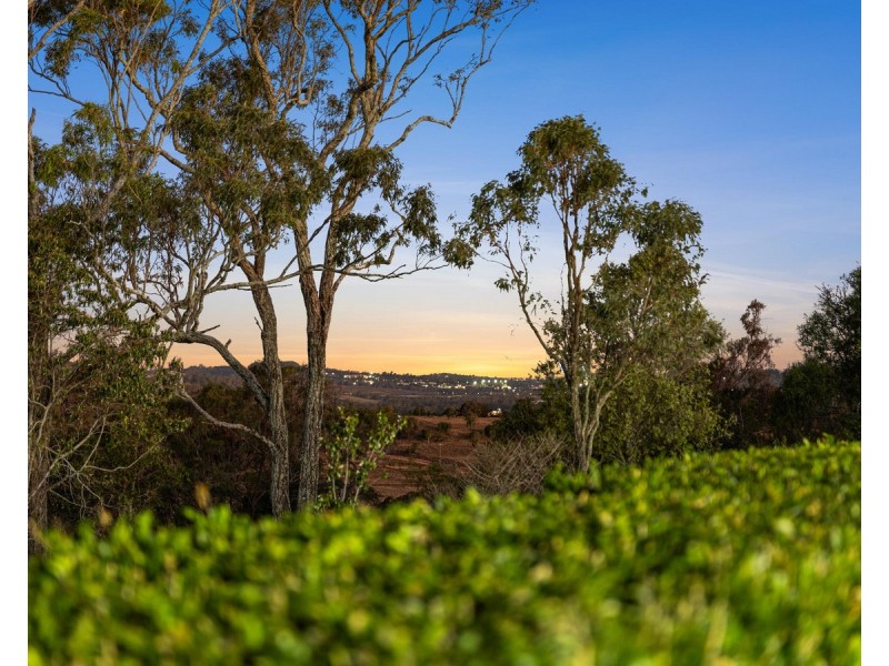 15 Colonial Drive, Gowrie Junction QLD 4352