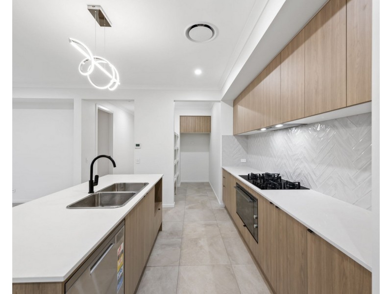 33 Kynoch Crescent, Mount Kynoch QLD 4350