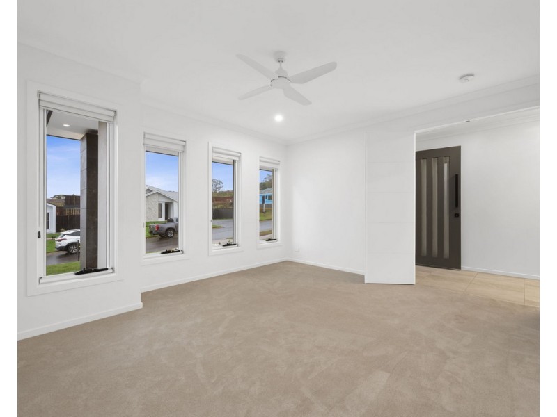 33 Kynoch Crescent, Mount Kynoch QLD 4350
