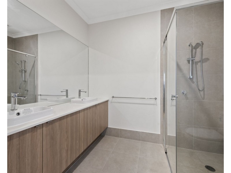 33 Kynoch Crescent, Mount Kynoch QLD 4350