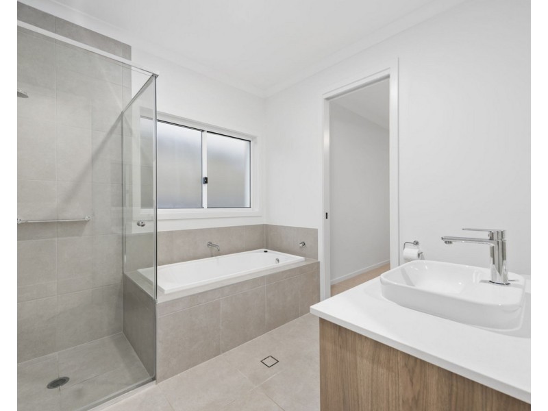 33 Kynoch Crescent, Mount Kynoch QLD 4350