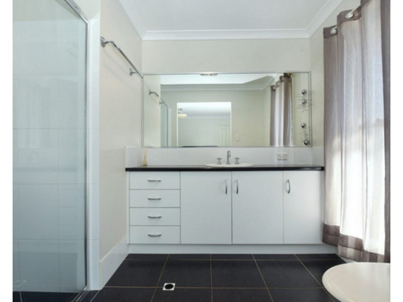 23 Coolana Court, Harristown QLD 4350