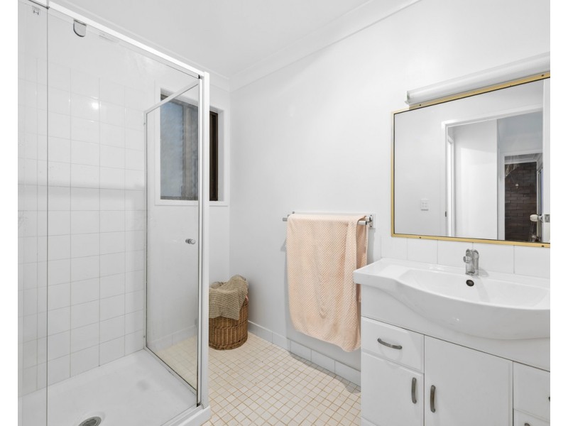 8/1 Whichello Street, Newtown QLD 4350