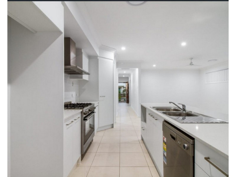 9 Broadmead Street, Glenvale QLD 4350