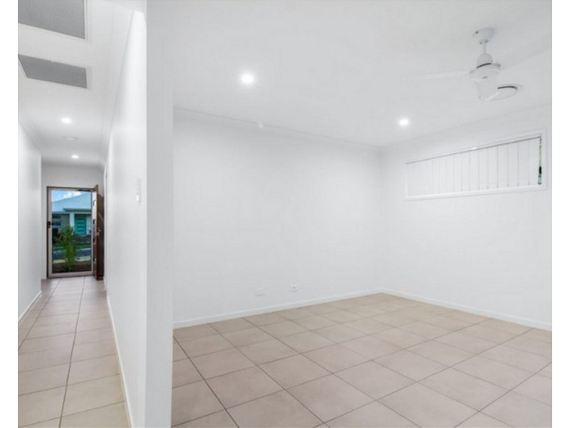 9 Broadmead Street, Glenvale QLD 4350