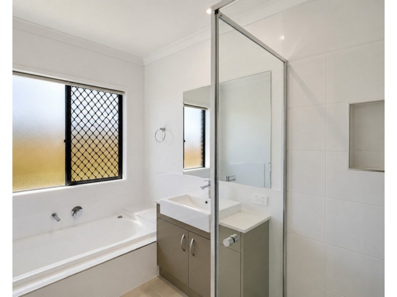 43 Ace Drive, Glenvale QLD 4350