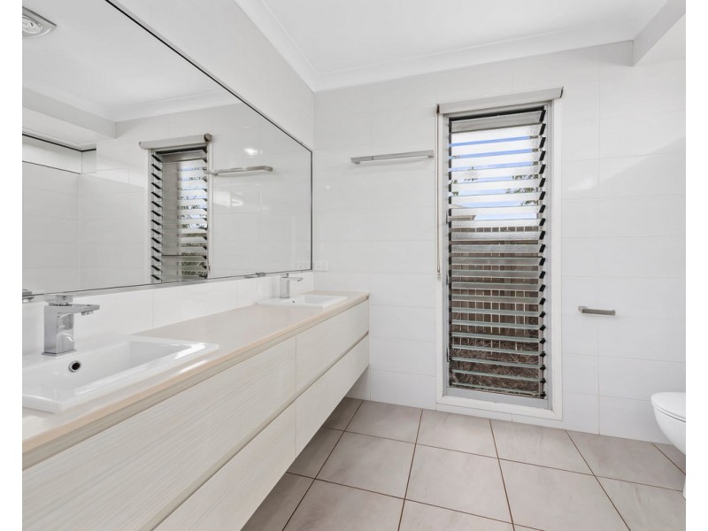11 Sportsman Drive, Kleinton QLD 4352