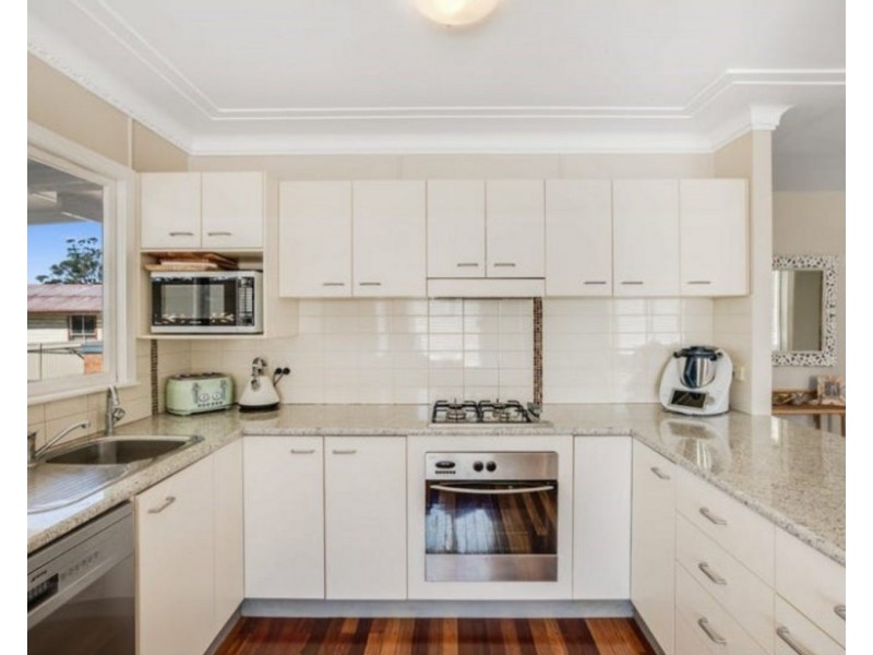8 Empress Street, Centenary Heights QLD 4350