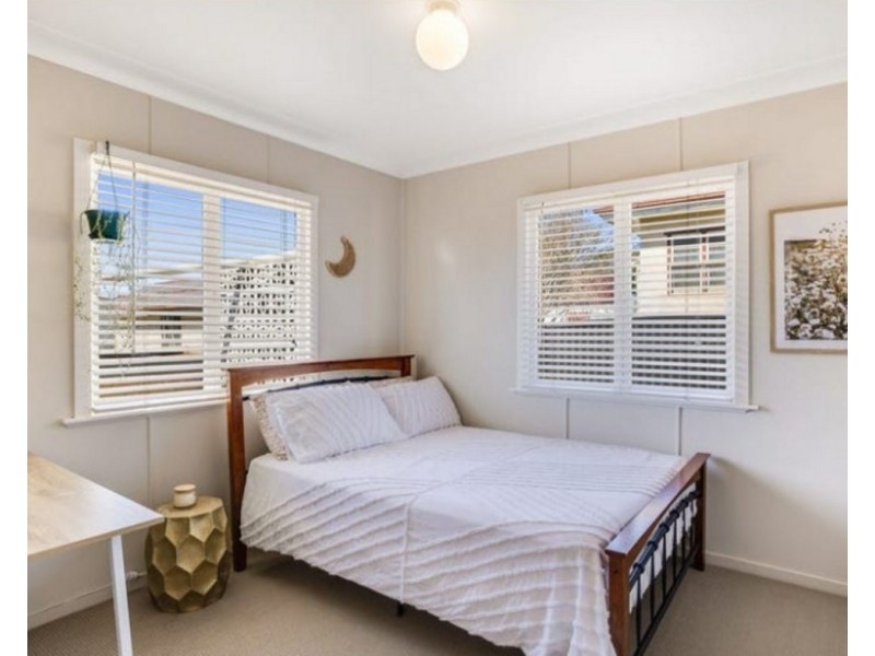 8 Empress Street, Centenary Heights QLD 4350