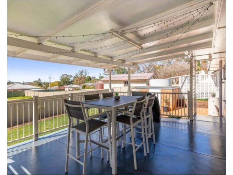 8 Empress Street, Centenary Heights QLD 4350