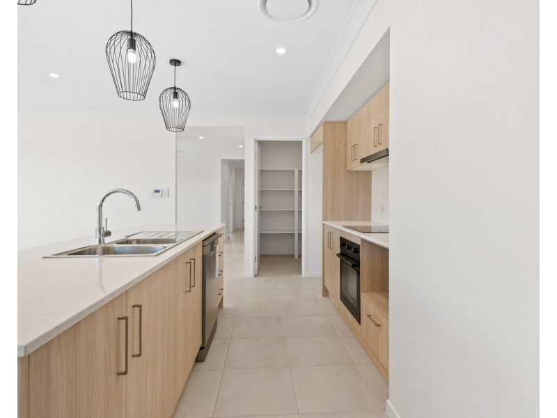 8 Maynes Street, Rosenthal Heights QLD 4370