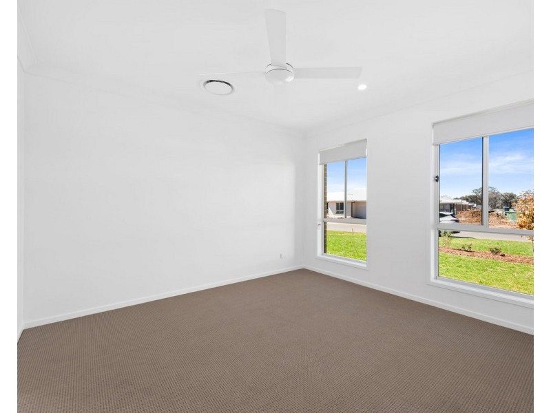 8 Maynes Street, Rosenthal Heights QLD 4370