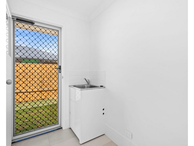 8 Maynes Street, Rosenthal Heights QLD 4370