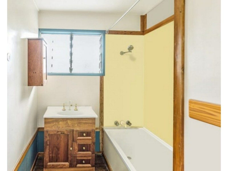 16 McArthur Street, Moura QLD 4718