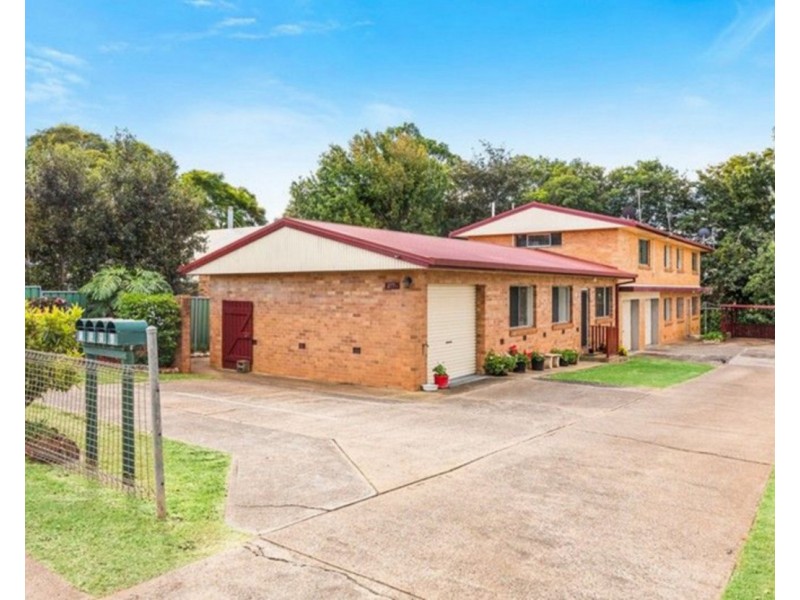3/277a James Street, Newtown QLD 4350